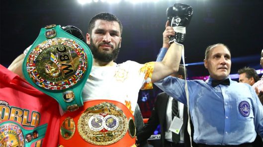 Gvozdyk-vs.-Beterbiev-Result-Artur-Beterbiev-stops-Oleksandr-Gvozdyk-to-990x557